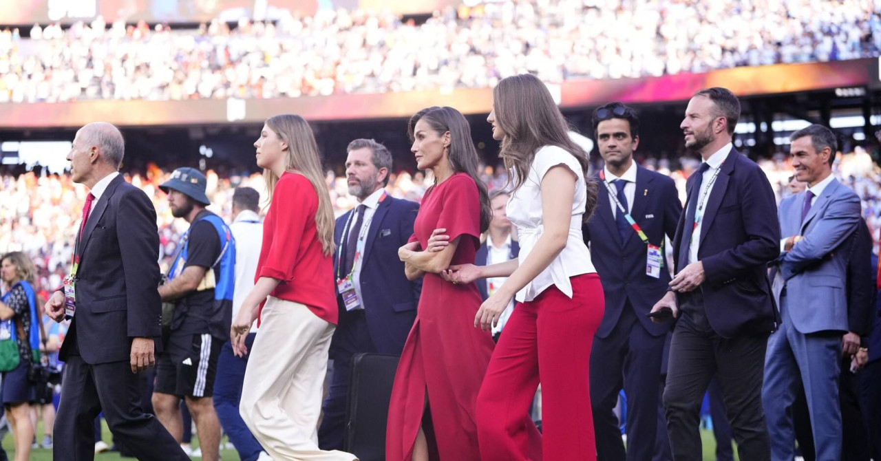 Kraljica Letizia profinjeno je ispreplela navijački dress code sa smislom za lijepo i skladno