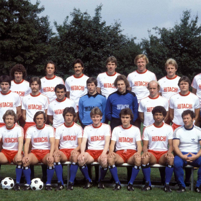 Kevin Keegan je drugi slijeva u gornjem redu, Ivan Buljan drugi slijeva u srednjom redu
