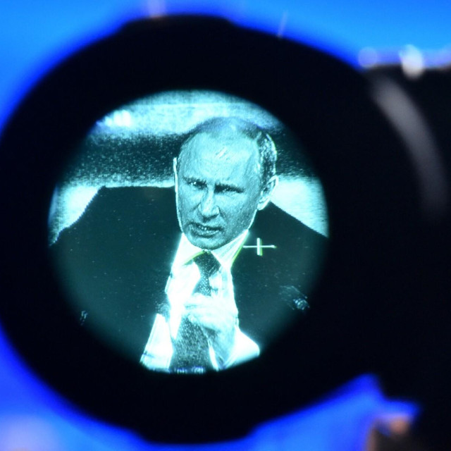 Vladimir Putin u objektivu kamere tijekom press konferencije