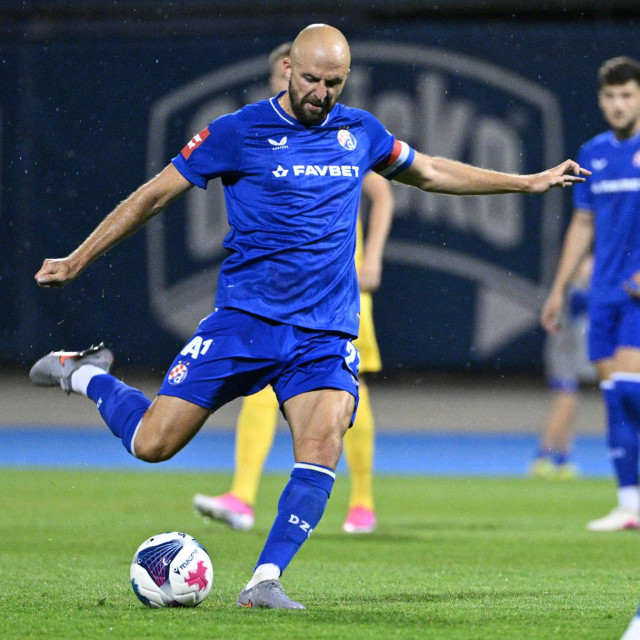 Pokrivao je sredinu kao i inače, ali uglavnom je lopta išla u širinu, nedostaje Dinamu ”playmaker”