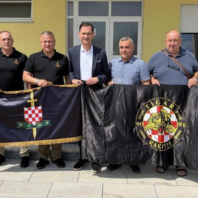 Zvonko Paušić, član predsjedništva Udruge ratnih pripadnika ATJ ”Lučko” 90, Joško Gašpar, član predsjedništva Udruge ratnih pripadnika ATJ ”Lučko” 90, Zoran Peša, predsjednik Udruge ratnih pripadnika ATJ ”Lučko” 90, prof.dr. Dragan Primorac, Zdravko Andabak, član predsjedništva Udruge TIGAR 90/91 Rakitje, Petar Bajan, predsjednik Udruge TIGAR 90/91 Rakitje, Ivan Bošnjak, tajnik Udruge TIGAR 90/91 Rakitje