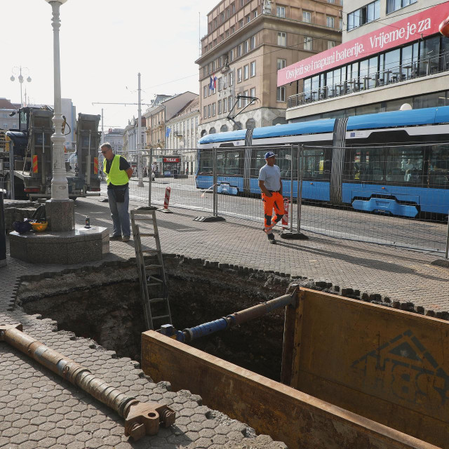 Postavljanje podzemnih spremnika u Ilici
 
