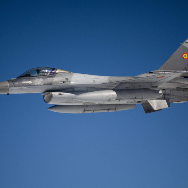 Rumunjski borbeni zrakoplov F-16 (arhiva)