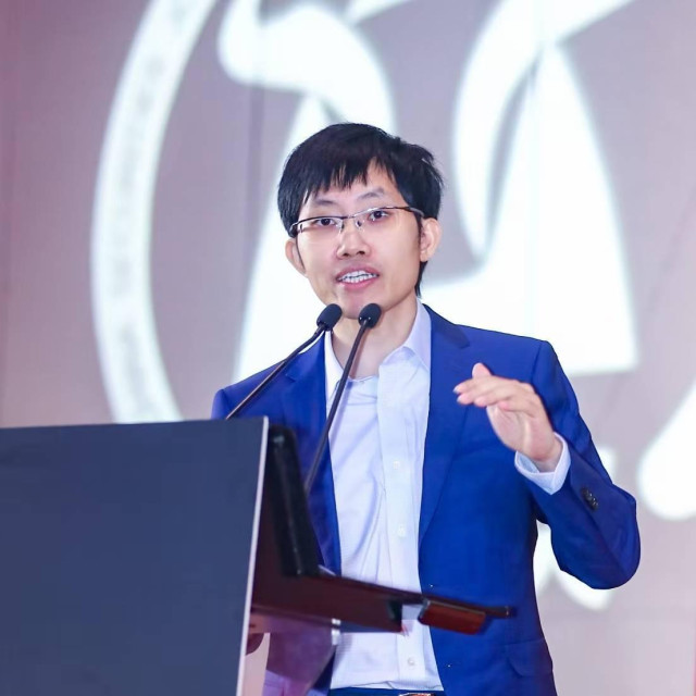 Liang Wenfeng, osnivač DeepSeeka, znatno je bogatiji od osnivača Anthropica Darija Amodeija i čelnika OpenAI-ja Sama Altmana