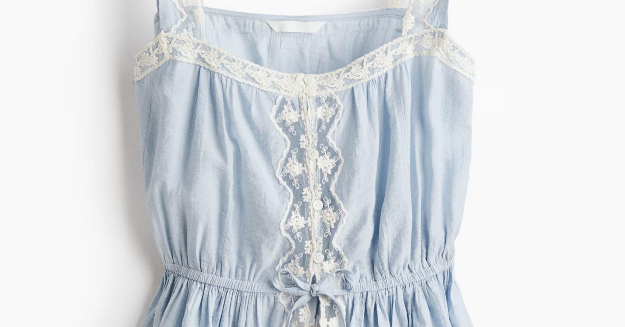 Osvojio nas je nježni top s detaljima čipke i peplumom iz H&M-a, u svoju modnu kombinaciju sjajno ga je uklopila i Anita Dujić