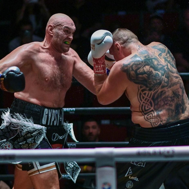 Tyson Fury (L) and Mariusz Wach (R) trading punches during their heavyweight boxing bout. Tyson Fury defeats Mariusz Wach by corner retirement after seven rounds to win the WBC Humanitarian Belt at Max Muay Thai Stadium.//SOPAIMAGES_DSC_4198/Credit:Wasim Mather/SOPA Images/SIPA/2607250950,Image: 1118495080, License: Rights-managed, Restrictions:, Model Release: no, Credit line: Wasim Mather/SOPA Images/Sipa Press/Profimedia