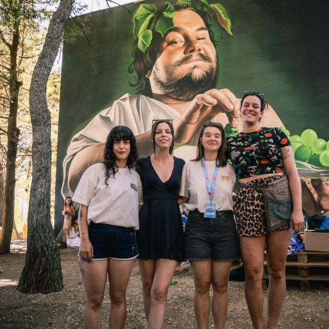 Slijeva nadesno: Gizem Erdem, Adna Muslija, Antonija Bačić i Maja Stojanović Zmaja na festivalu Graffiti na Gradele u Bolu