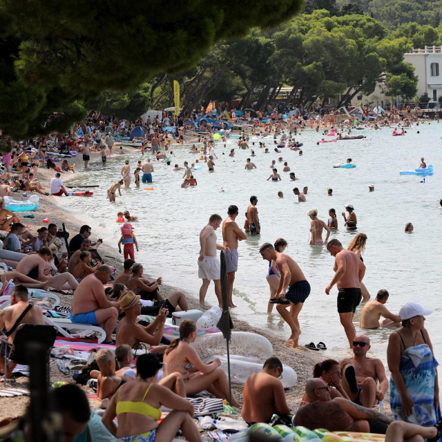 Prizor s plaže u Makarskoj