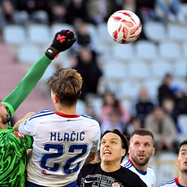 Branimir Mlačić u skoku u dresu Hajduka