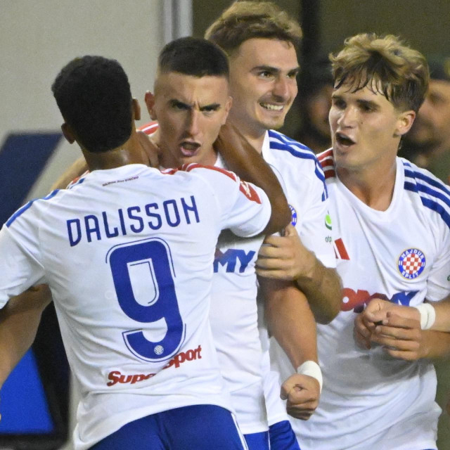 Michele Šego slavi pogodak iz slobodnjaka za 1:0 vodstvo protiv Pafosa