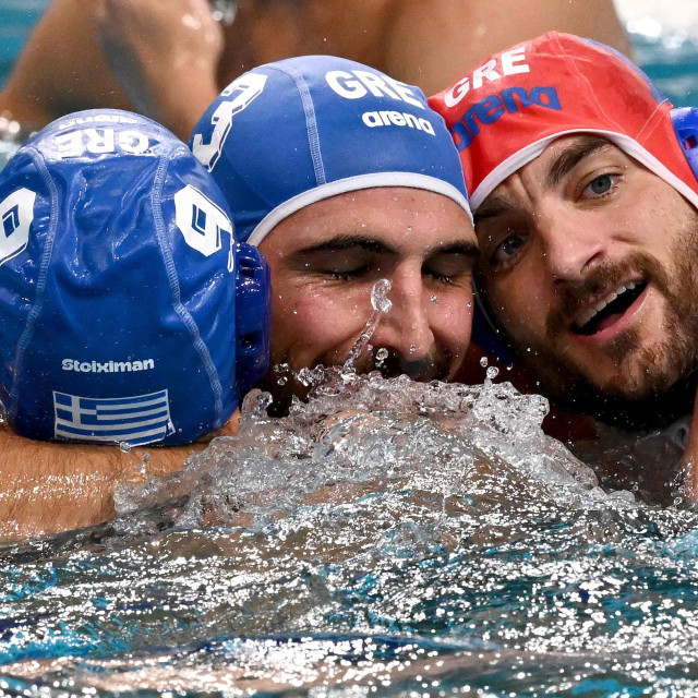 Greece‘s Dimitrios Skoumpakis (C) celebrates victory over Hungary with teammates during the men�s final at the 2026 World Aquatics Water Polo World Cup Finals at the Sydney Aquatic Centre in Sydney on July 26, 2026. (Photo by SAEED KHAN/AFP)/-- IMAGE RESTRICTED TO EDITORIAL USE - STRICTLY NO COMMERCIAL USE --