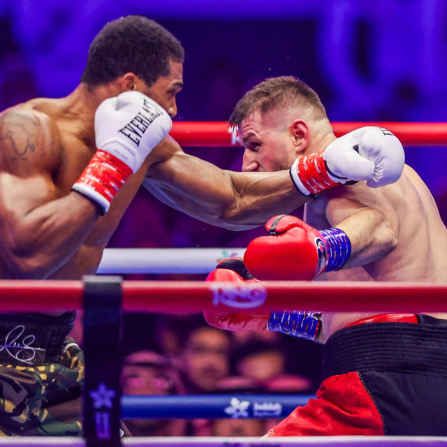 Anthony Joshua (lijevo) vs. Kristian Prenga (desno)