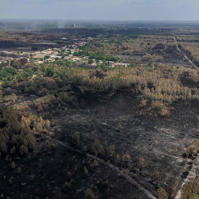 Izgorjela su velika područja, a opasnost još prijeti