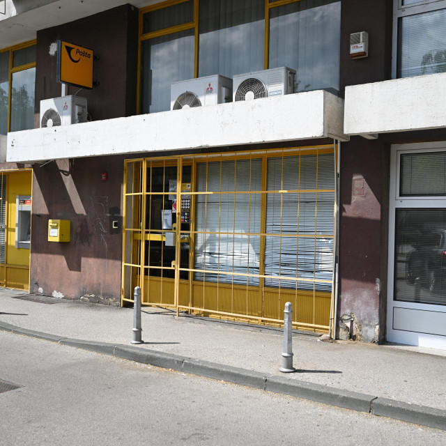 Nepoznati počinitelji opljačkali su poštu danas oko 13 sati