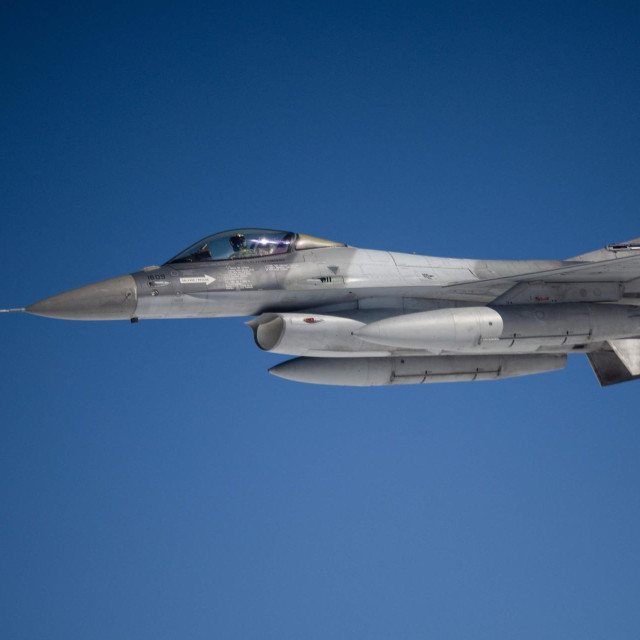 Rumunjski borbeni avion F-16 (arhiva)