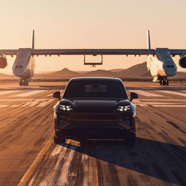 Porsche Cayenne Electric i avion s najvećim rasponom krila