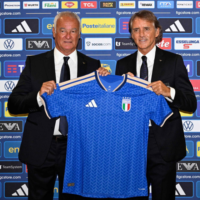 Novi tehnički direktor reprezentacije Claudio Ranieri s Robertom Mancinijem na predstavljanju izbornika
