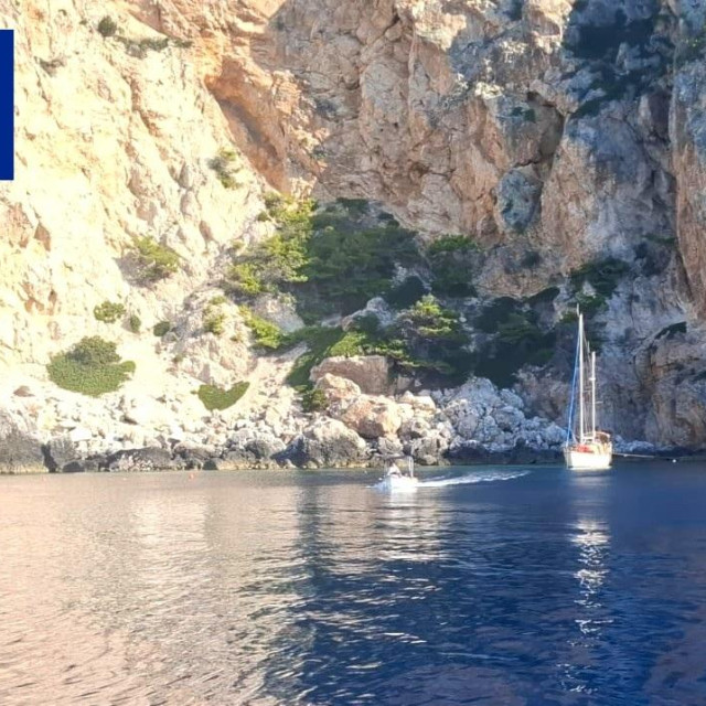 Požar na brodici kod otoka Svetac