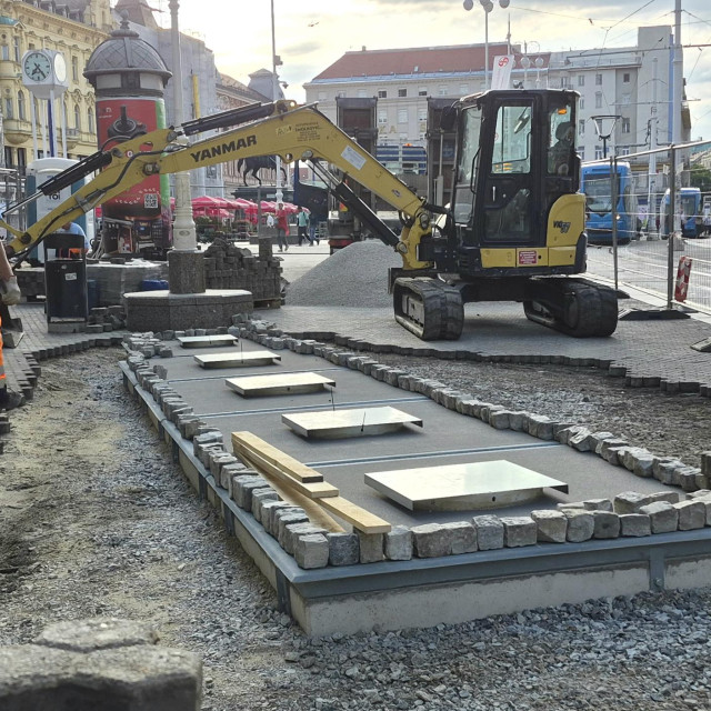 Spremnici za otpad na Trgu bana Jelačića