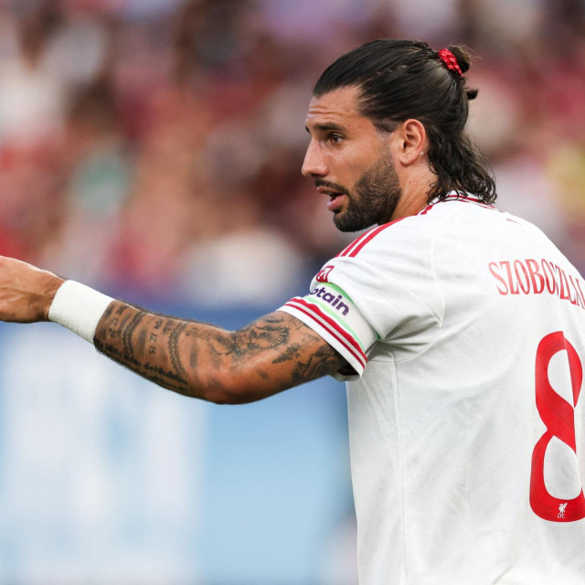 Dominik Szoboszlai iz Liverpoola gestikulira tijekom prvog poluvremena prijateljske pripremne utakmice protiv Wrexham AFC-a na Yankee Stadiumu