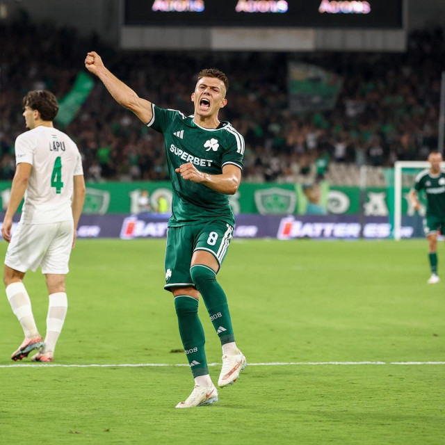 Adriano Jagušić slavi pogodak za Panathinaikos protiv Paksa