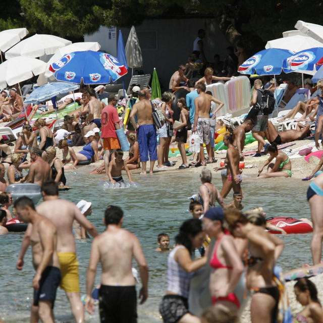 Sezona je ipak vrlo dobra (unatoč lipanjskoj drami s manjim brojem noćenja), rast cijena napokon se hladi, ali…