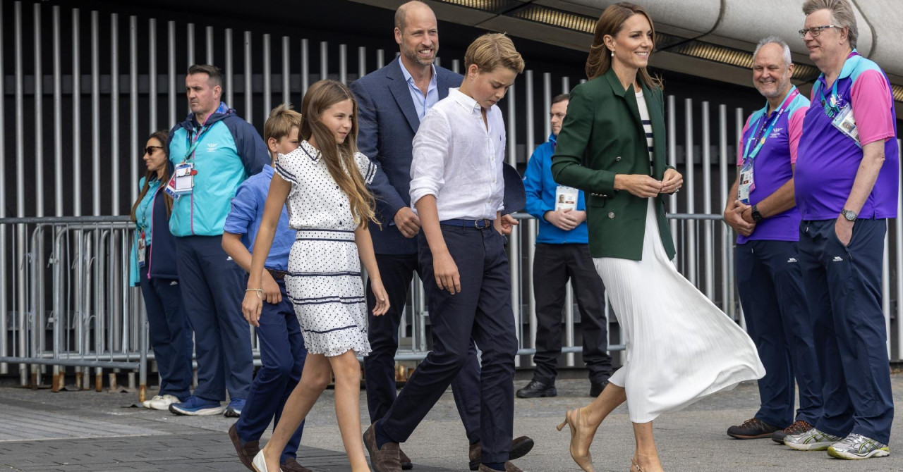 Kraljevska obitelj u modno usklađenom izlasku: Kate i William su na Igre Commonwealtha došli s Georgeom, Charlotte i Louisom