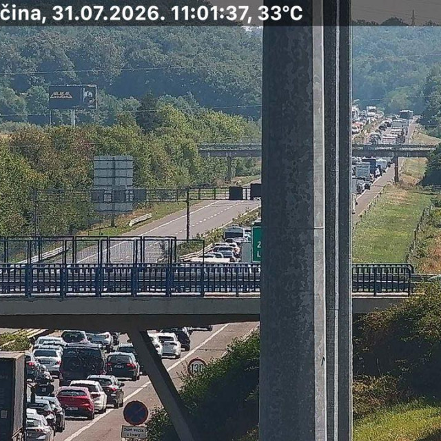 Zbog nesreće i pružanja pomoći, promet autocestom A1 privremeno je bio obustavljen u smjeru Karlovca