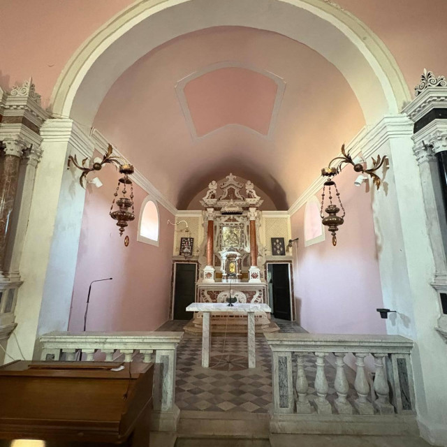 Unutrašnjost crkve sv. Marije u Žirju
