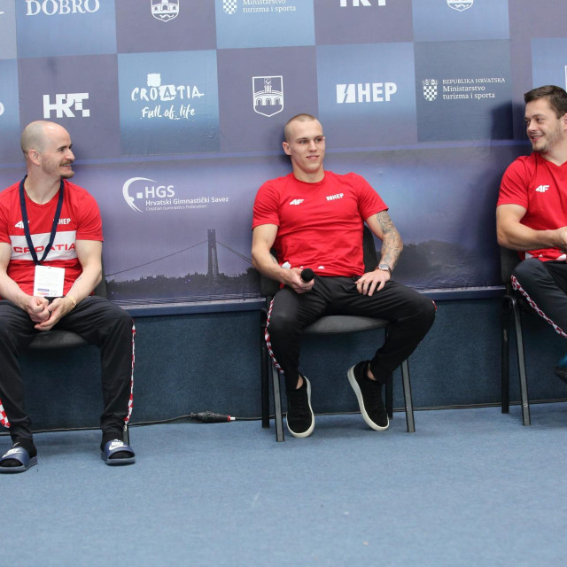 Konferencija za medije Svjetskog kupa u gimnastici DOBRO World Cup Osijek 2021., hrvatska gimnastička reprezentacija: Tin Srbić, Aurel Benović, Filip Ude.
 