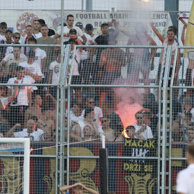 Nogometna utakmica 1. kola SuperSport NHL-a, NK Varaždin - HNK Hajduk, zapaljene stolice nakon utakmice.
 