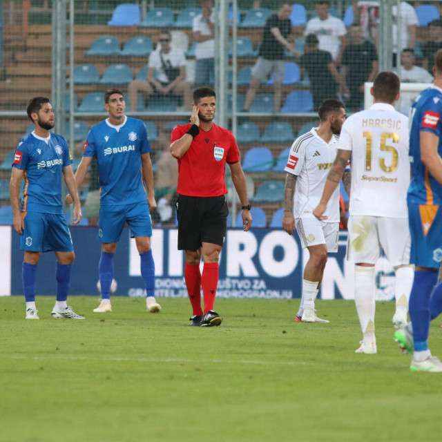 Patrik Kolarić je dosudio kazneni udarac za Hajduk nakon poziva iz VAR sobe