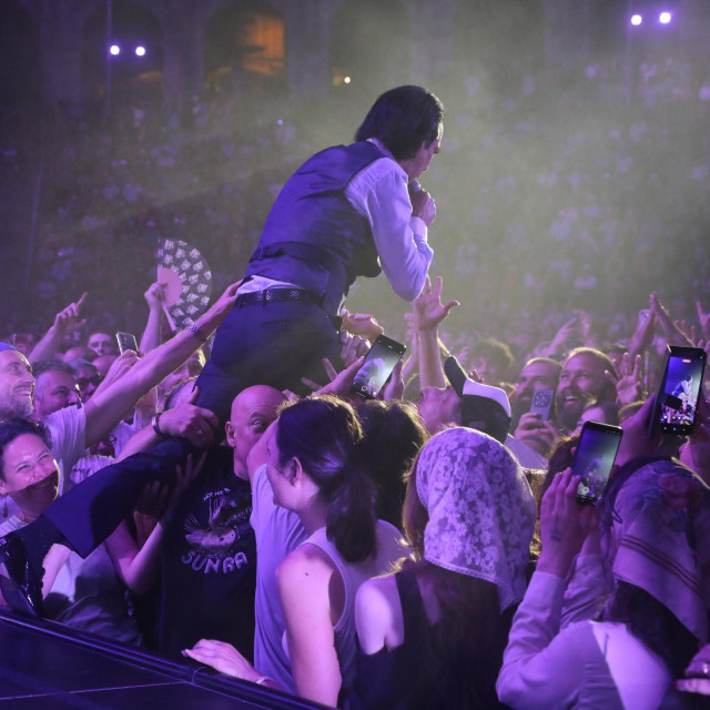 Nick Cave & The Bad Seeds tijekom nastupa u pulskoj Areni