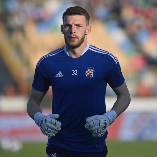 Za Dinamovu prvu momčad Faris Krkalić upisao je jedan nastup, u vatrometnom 3:3 remiju protiv Rudeša u svibnju 2024. godine