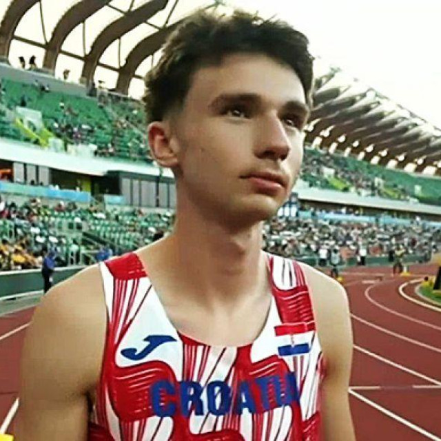 Dominik Jezernik iz zagrebačkog Agrama je u kvalifikacijama s 46.28 postavio novi osobni rekord na 400 metara