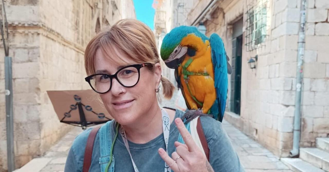 Kako su papiga Bella i njezina vlasnica Tanja Anđelić osvojile srca 75 tisuća pratitelja i postale viralna senzacija