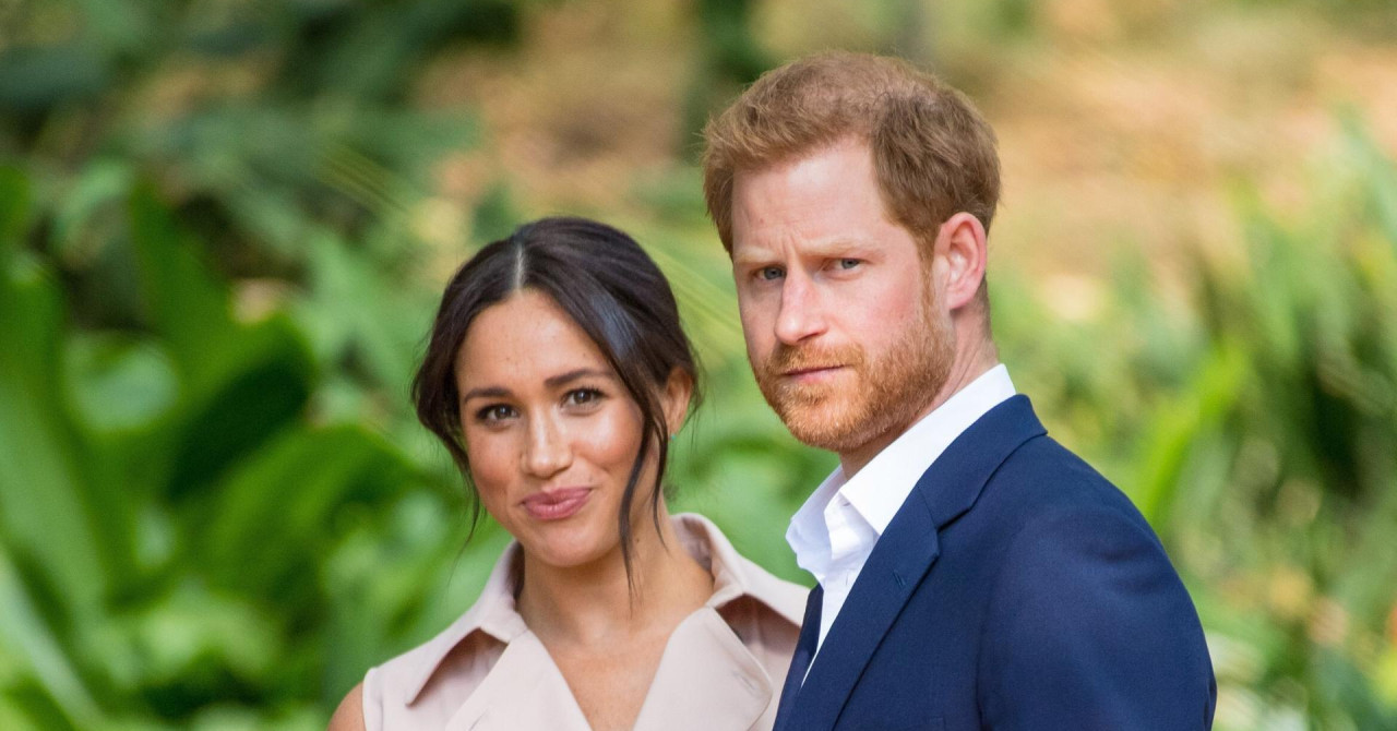 Harry i Meghan zablistali na gala večeri, ona je nosila senzacionalnu haljinu i Dianine naušnice