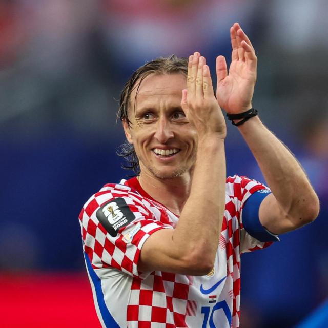 Modrić je davao intervju u Crown‘s Sports Baru uoči prijateljske utakmice s Interom kada ga je voditelj upitao kako se osjeća po dolasku u Perth