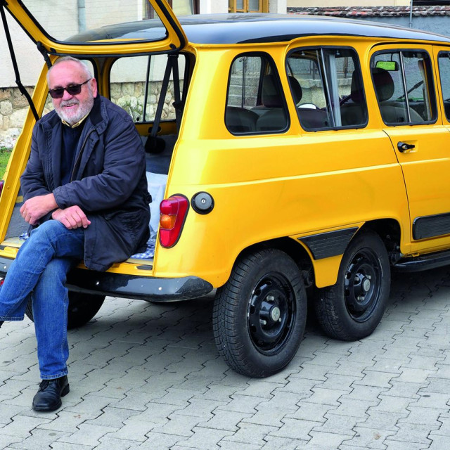 Renault 4 sa 6 kotača