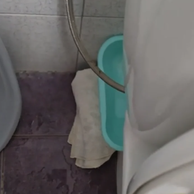 Stanje s vodokotlićem u zadarskom apartmanu u kojem noćenje košta 103 eura