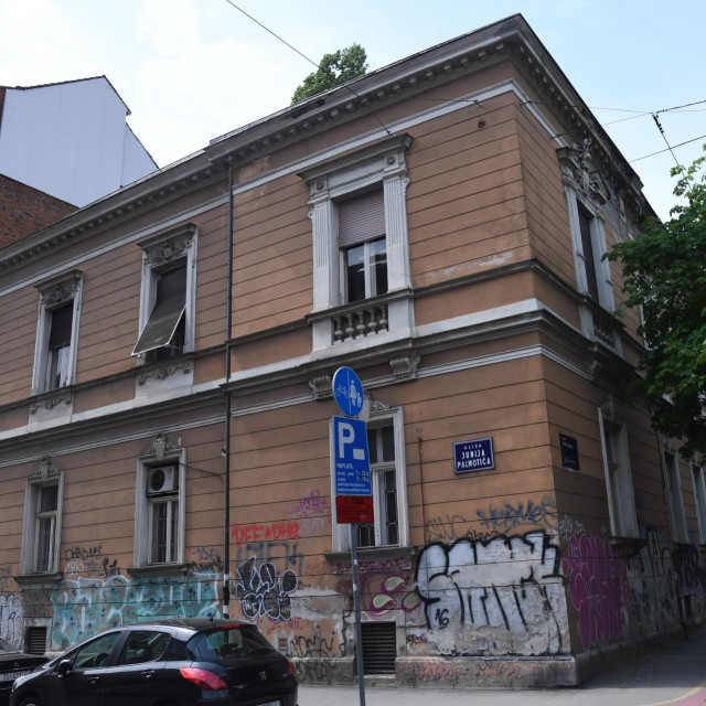 Zgrada u Hatzovoj 16 u kojoj 70-ak godina rade antifašisti.
 