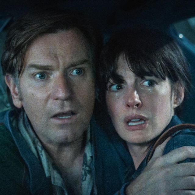 Ewan McGregor, Anne Hathaway 

Kraj Hrastove ulice