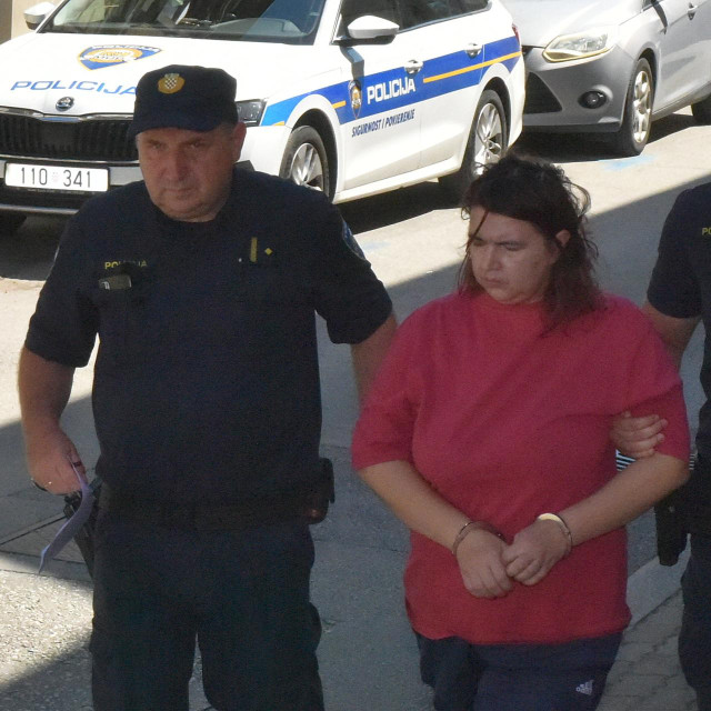 Privođenje žene osumnjičene za ubojstvo na Županijski sud u Slavonskom Brodu