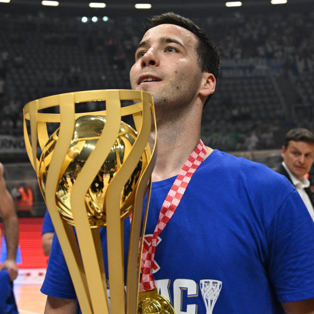 Oprostio se od Cibone s peharom za prvaka - Krešimir Radovčić