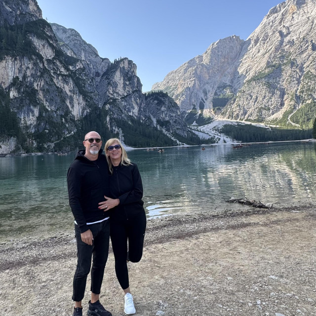 Mirna i Zoran Zidarić uz ledenjačko jezero nestvarne ljepote