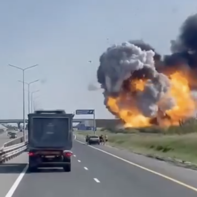 Detonacija ruske cisterne s gorivom na autocesti Mariupolj-Džankoj