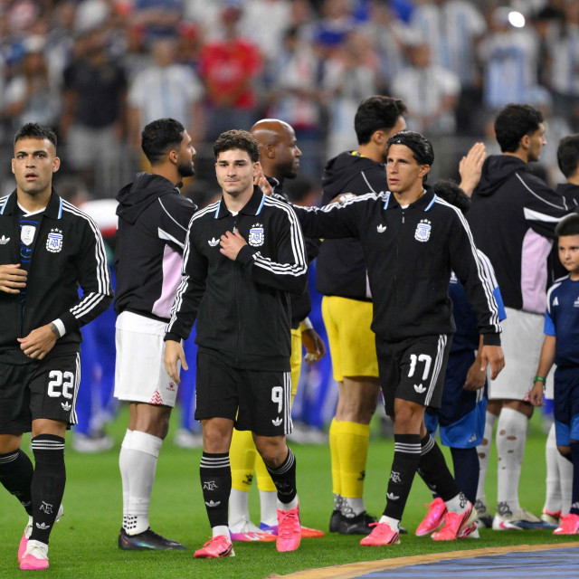 Lautaro Martinez, Julian Alvarez i Giuliano Simeone (sin Diega Simeonea), nakon pobjede Argentine protiv Jordana (3:1) na nedavnom SP 