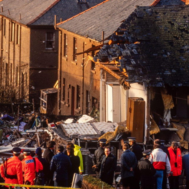 Let Pan Am 103 letio je od Frankfurta za Detroit sa zaustavljanjem u Londonu; uništen je bombom dok je prelijetao škotski grad Lockerbie. 