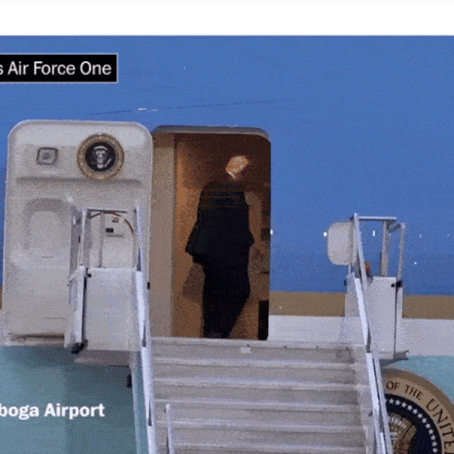 Trump se ukrcava u Air Force One u Ankari koji će uskoro tajno napustiti