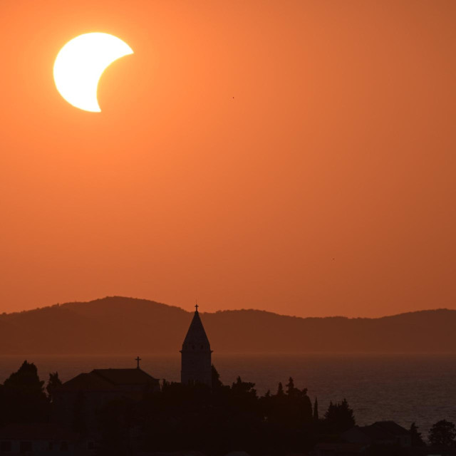Djelomična pomrčina Sunca u Primoštenu